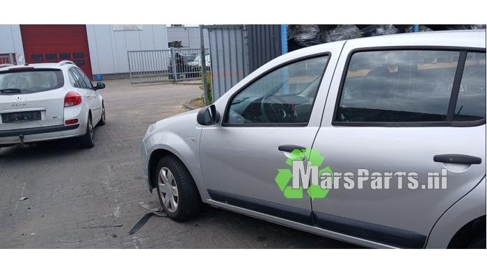 Portier 4Deurs links-voor van een Dacia Sandero, Auto-onderdelen, Dacia, Gebruikt, -, Deur