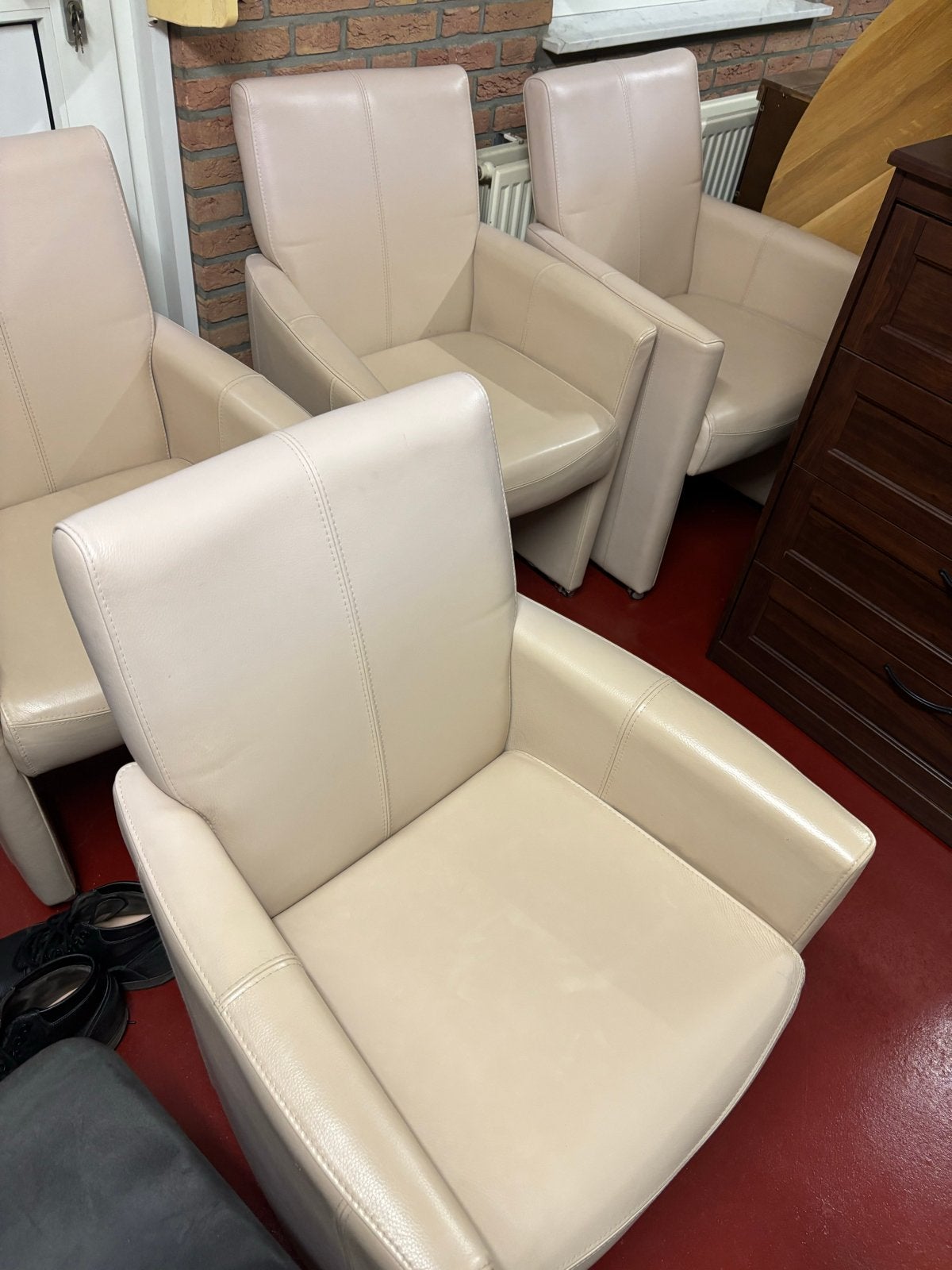 4 creme lederen kuipstoelen met wieltjes, Ophalen, Gebruikt, Overige kleuren, L
