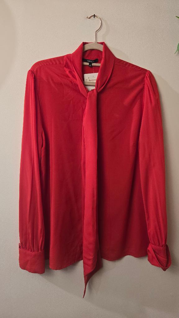 NIKKIE Rode Blouse met Strikdetail & Pofmouwen 42 / XL, Maat 42/44 (L), Ophalen of Verzenden, Zo goed als nieuw, Nikkie