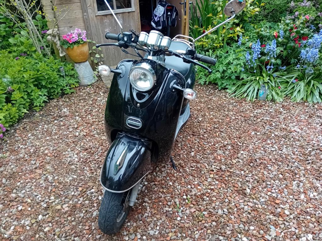 Goed lopende en vlot startende scooter met weinig km, Gebruikt, Volgens Rdw Yiying, Ophalen of Verzenden, Benzine
