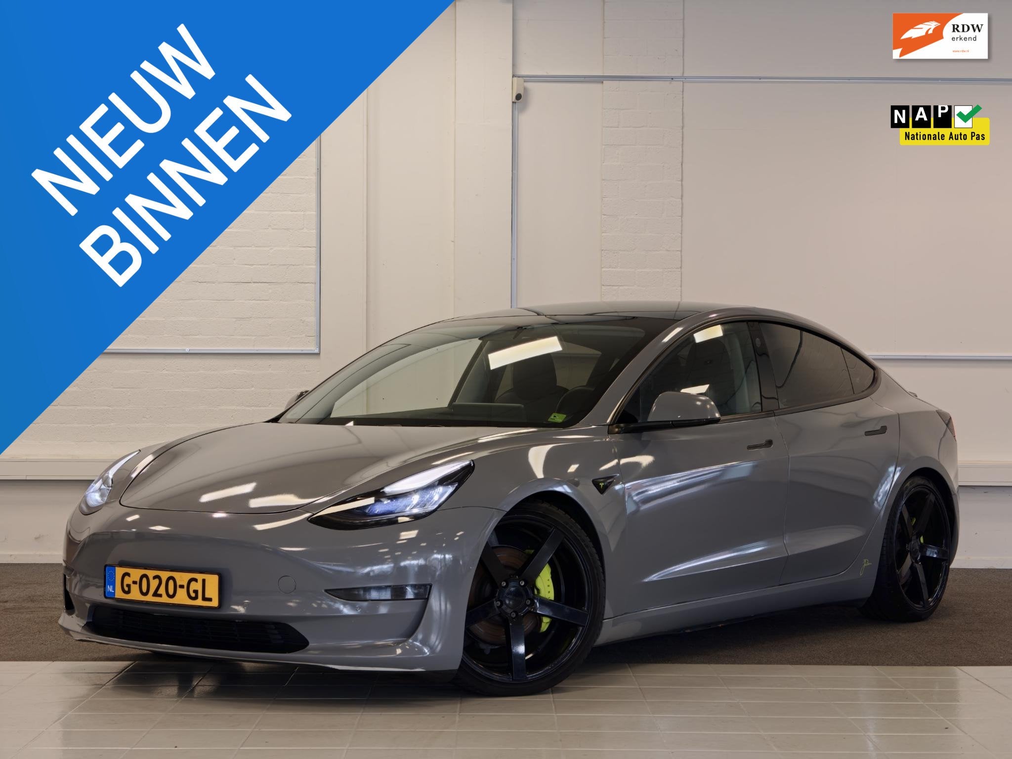 Tesla Model 3 Long Range AWD 75 kWh 20''LM Performance look, Auto's, Automaat, Stof, Wit, Origineel Nederlands
