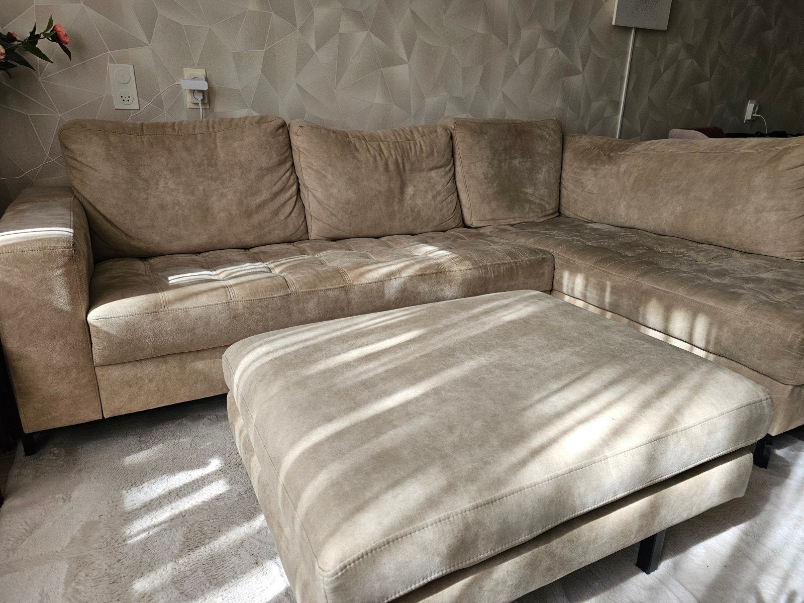 loungebank en poef beige, Ophalen, Gebruikt, Hoekbank
