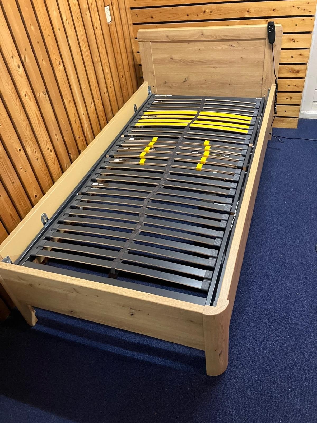 BED BIENNE RONDO eenpersoonsbed met verstelbare lattenbodem, Ophalen, Eenpersoons, Bruin, 200 cm