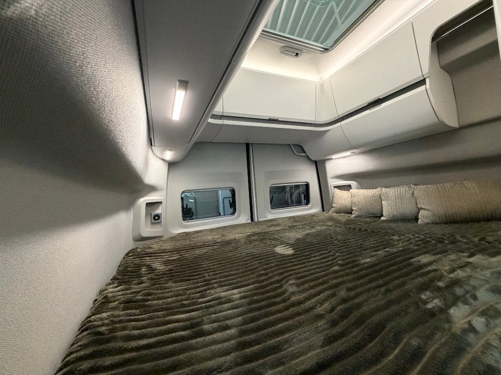 Volkswagen Grand California Stahoogte 216 cm | 4 Slaappl., Caravans en Kamperen, Automaat, ESP-stabiliteitscontrole, Ringverwarming