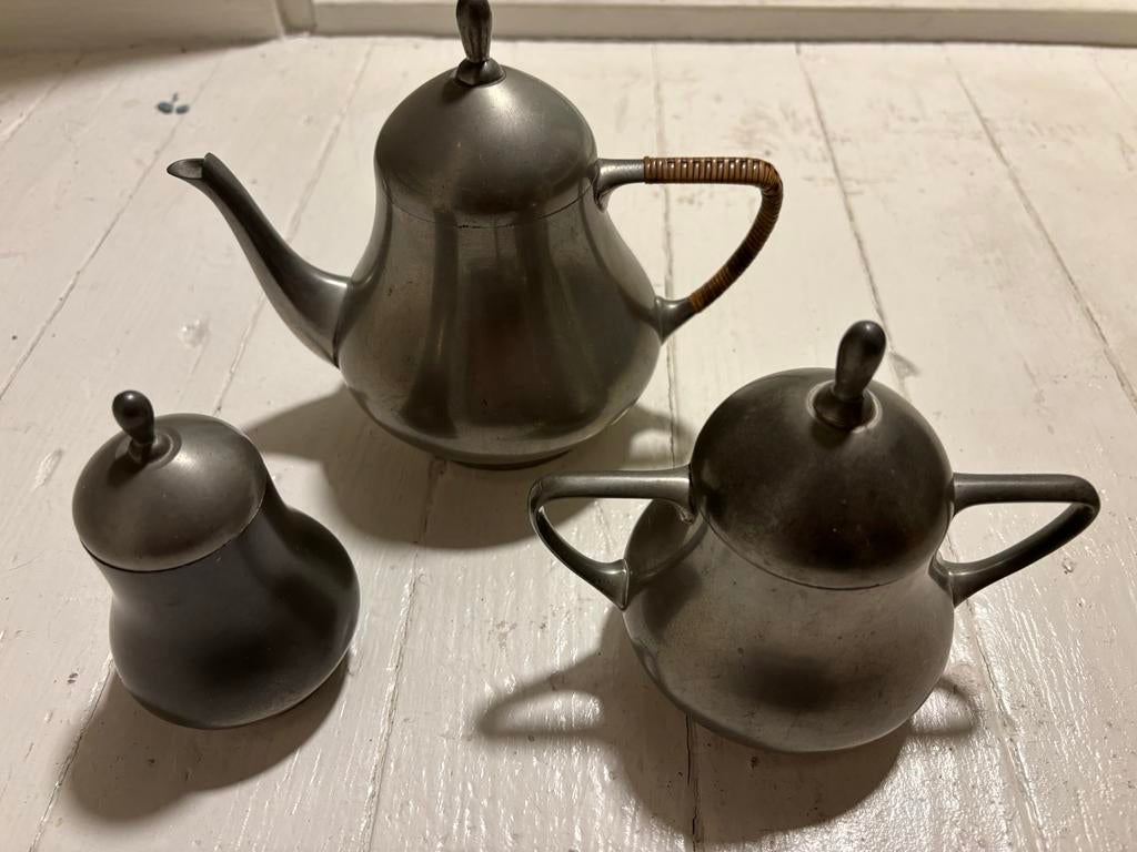 Tinnen theepotjes in 3 formaten van Rio uit Tiel, Antiek en Kunst, Antiek | Tin, Ophalen of Verzenden