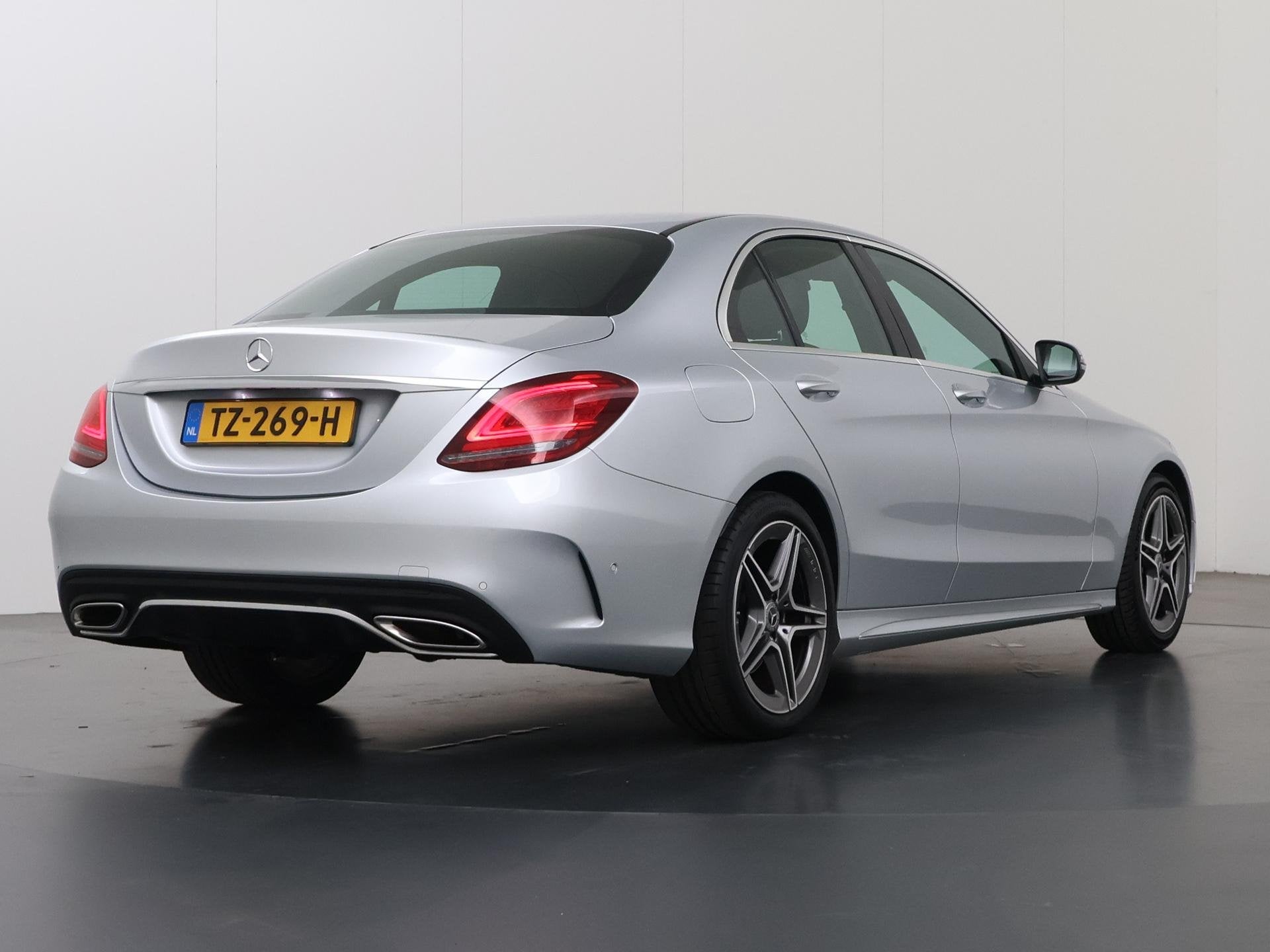 Mercedes-Benz C-klasse 180 Business Solution AMG | Achteruit, Dealer onderhouden, Leder en Stof, Sedan, Parkeerassistent