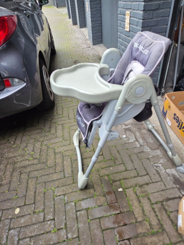 stevige kinderstoel - in hoogte verstelbaar - met of zonder, Ophalen, Zo goed als nieuw, Inklapstoel, Gordel(s)