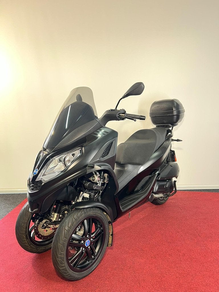 Piaggio MP3 300 HPE Triple Black Edition, Scooter, Bedrijf, Piaggio Vespa B.V., Minervum 7272
4817 ZM  Breda, NL