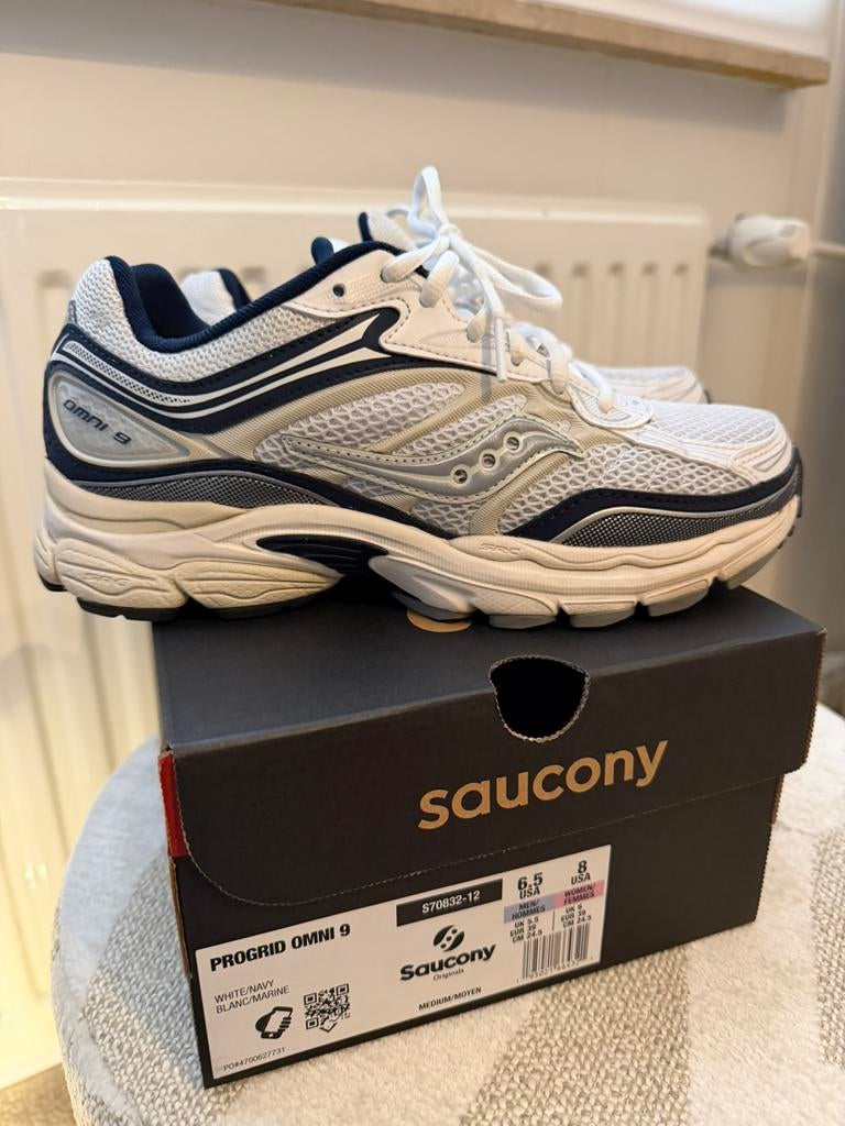 Saucony Unisex Progrid Omni 9 White/Navy, Ophalen of Verzenden, Zo goed als nieuw, Sneakers of Gympen