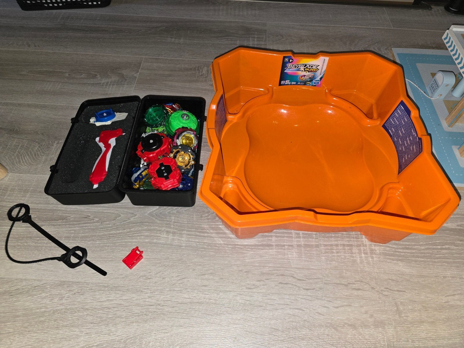 Beyblade Burst Arena met diverse Beyblades en accessoires, Ophalen of Verzenden, Gebruikt