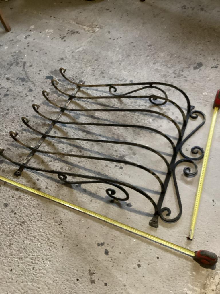Antiek smeedijzeren raamrooster, Ophalen of Verzenden