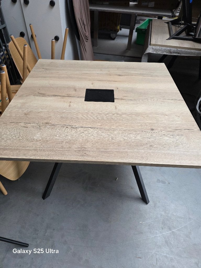vergadertafel, Ophalen, Vierkant, Zo goed als nieuw, Vijf personen of meer