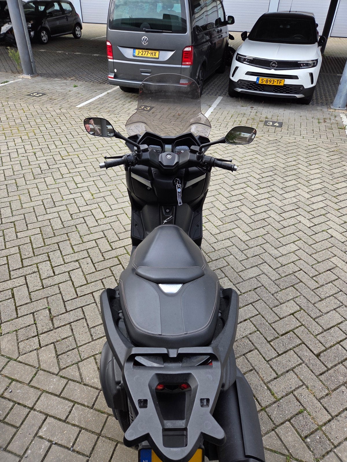 Foto 2 van Yamaha X-MAX 400cc motorscooter met topkoffer