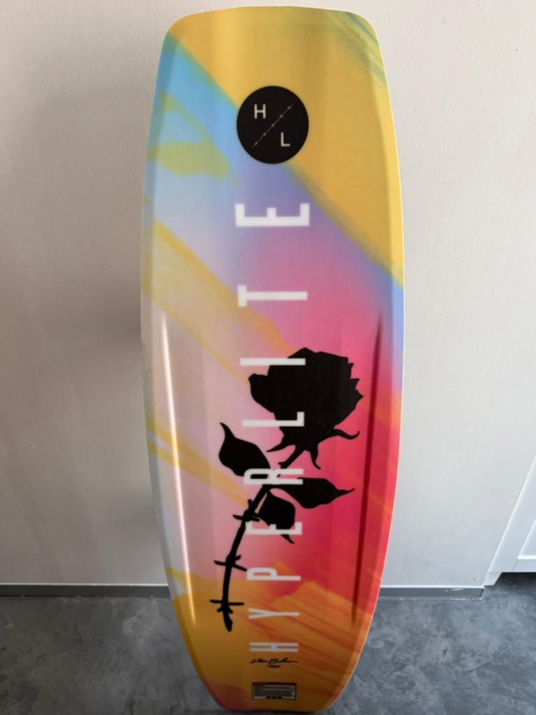 Hyperlite wakeboard met Liquid Force Hook 6X bindings, Ophalen of Verzenden, Zo goed als nieuw, Board en Schoenen