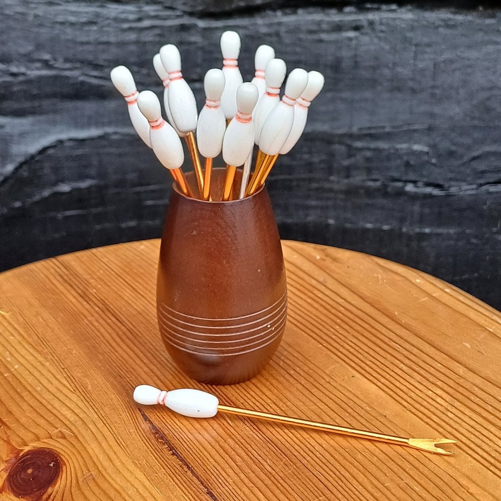 Vintage cocktailprikkers in houder - Bowling kegels, Gebruikt, Bestekset, Overige typen, Ophalen of Verzenden