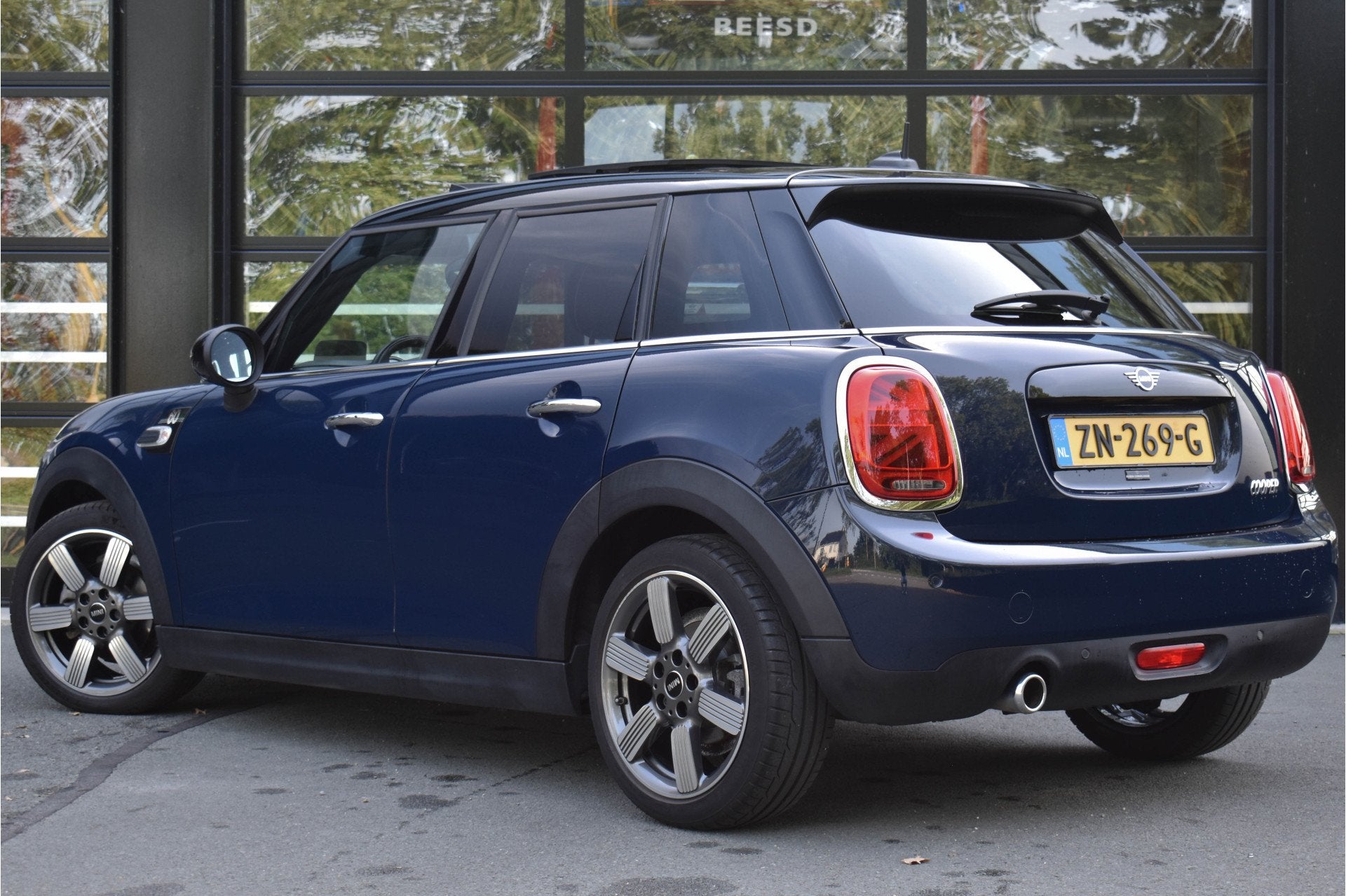 MINI 5-deurs 1.5 Cooper 60 Years | Pano | Leder | Head Up |, Auto's, Dealer onderhouden, Met garantie (alle), Blauw, 19 km/l