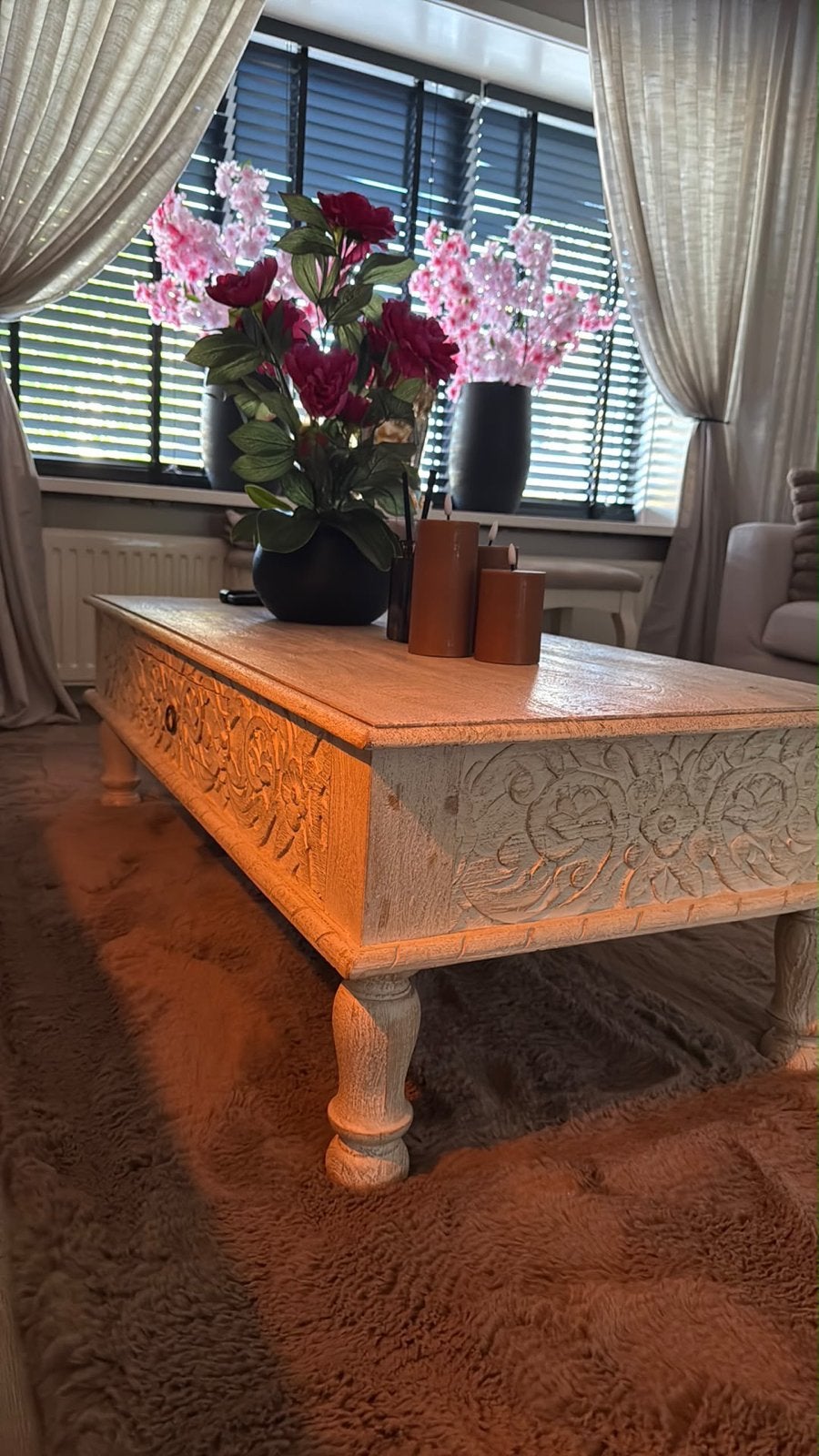 Oosterse salontafel met houtsnijwerk en lade - Whitewash, Huis en Inrichting, Ophalen, Minder dan 45 cm, Zo goed als nieuw, 75 cm of meer