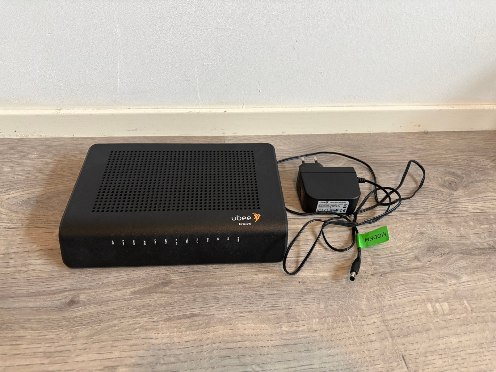 Ubee eve3200, Computers en Software, Ophalen of Verzenden, Zo goed als nieuw