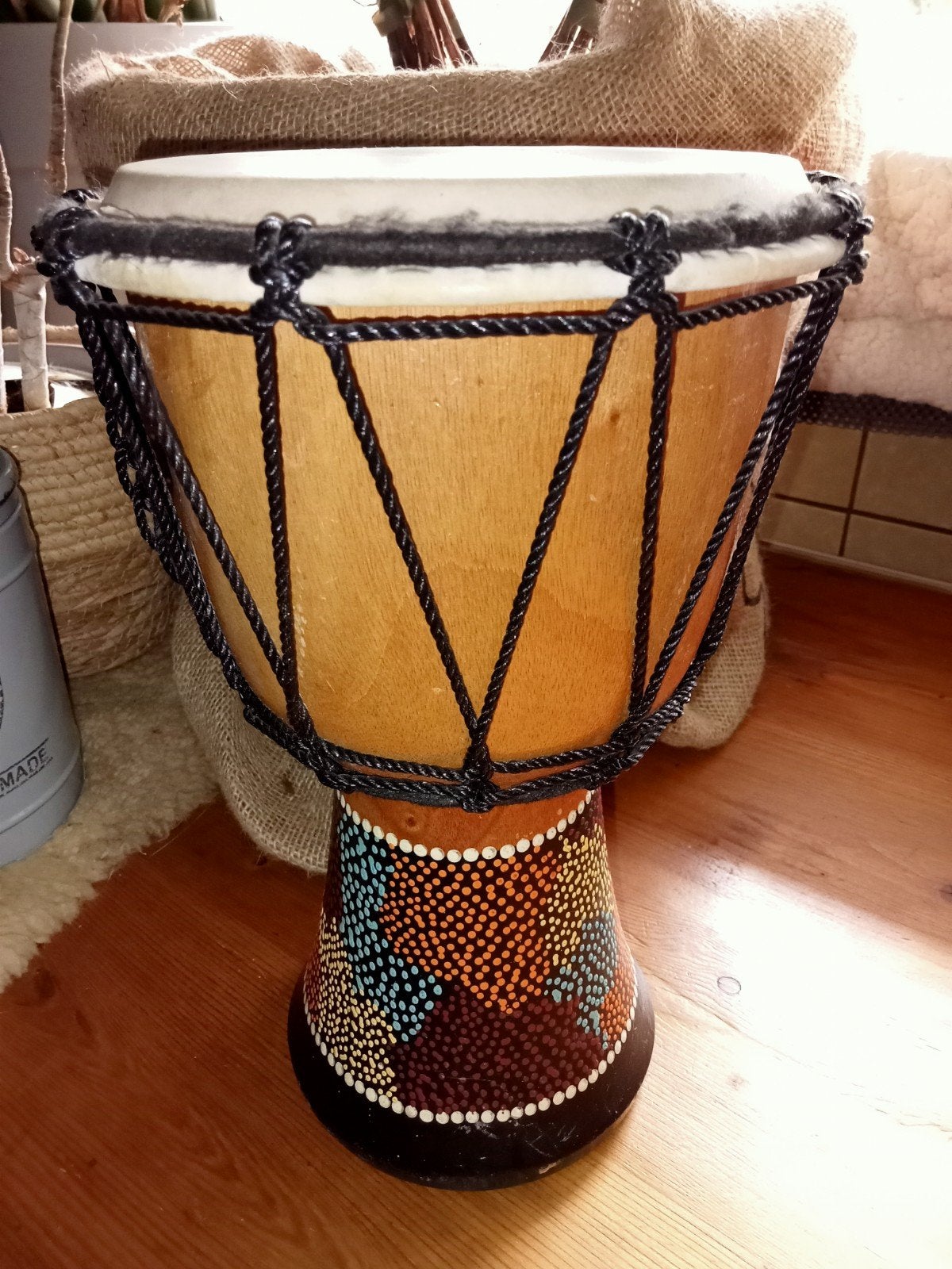 Prachtige houten Djembe met zeer mooie onderkant, Ophalen of Verzenden, Zo goed als nieuw, Trommel