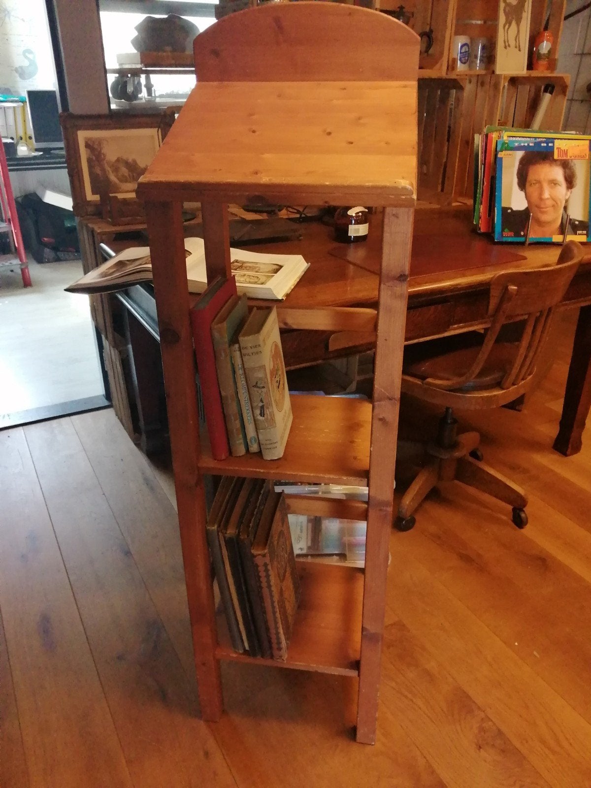 Jaren 60 houten boeken rek met lees gedeelte 135x37x32 cm., Ophalen