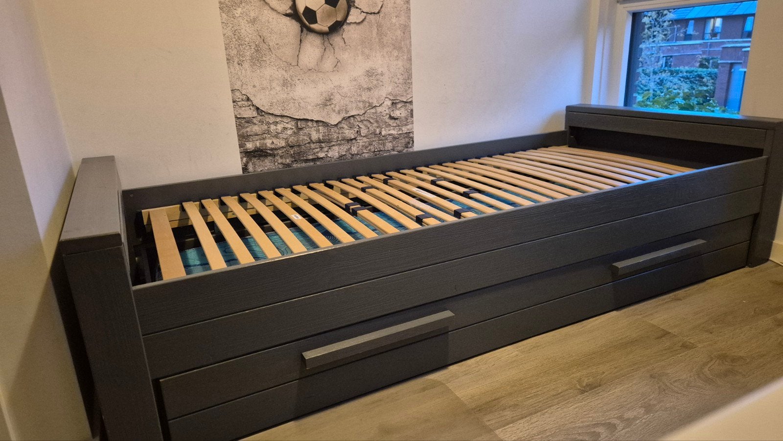 Grijs bed van Woood met lattenbodem, bedlade en nachtkastje, Ophalen, Gebruikt, 90 cm, Eenpersoons