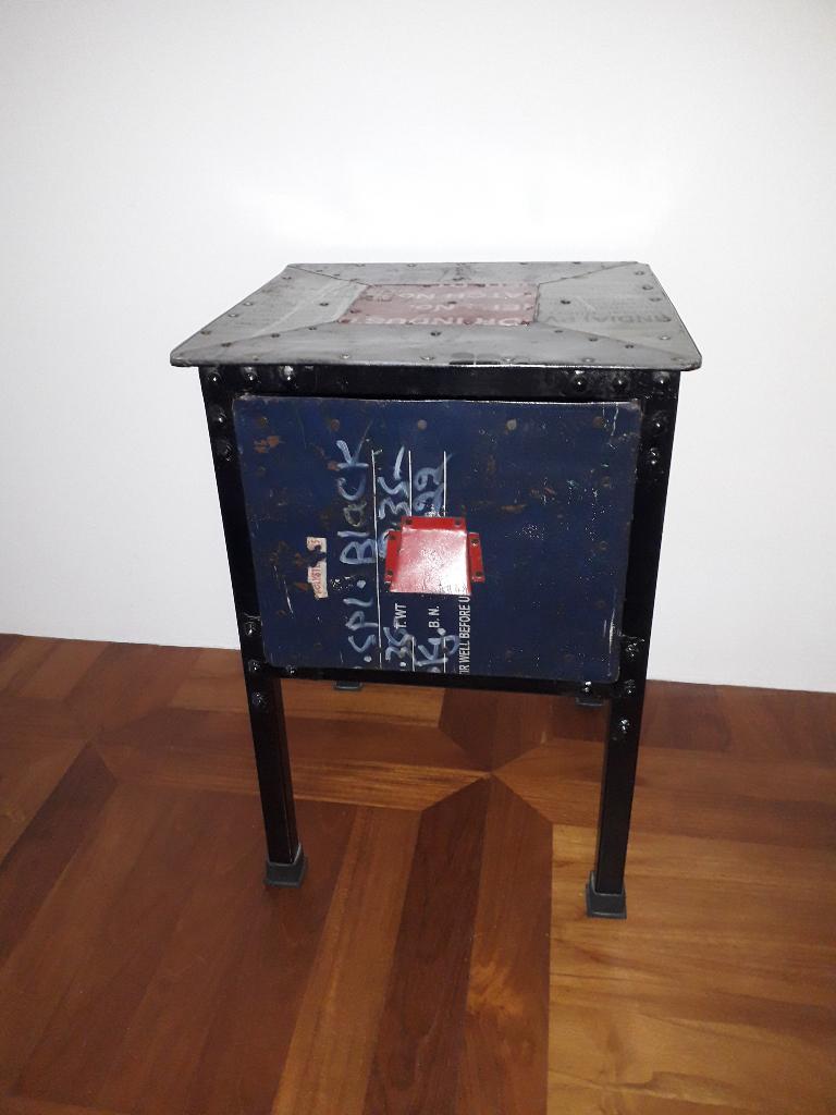 RETRO STALEN KASTJE met LADE I.Z.G.ST vaste prijs 30 EURO, Ophalen