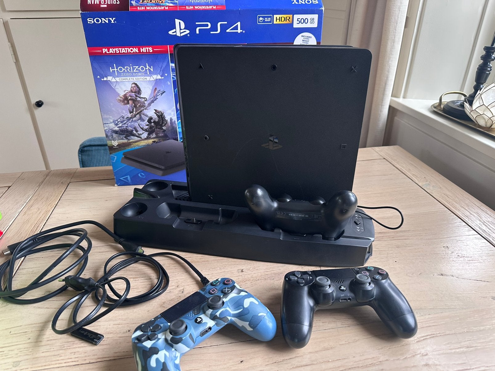 Playstation 4, Ophalen of Verzenden, Zo goed als nieuw, Met 2 controllers, Original