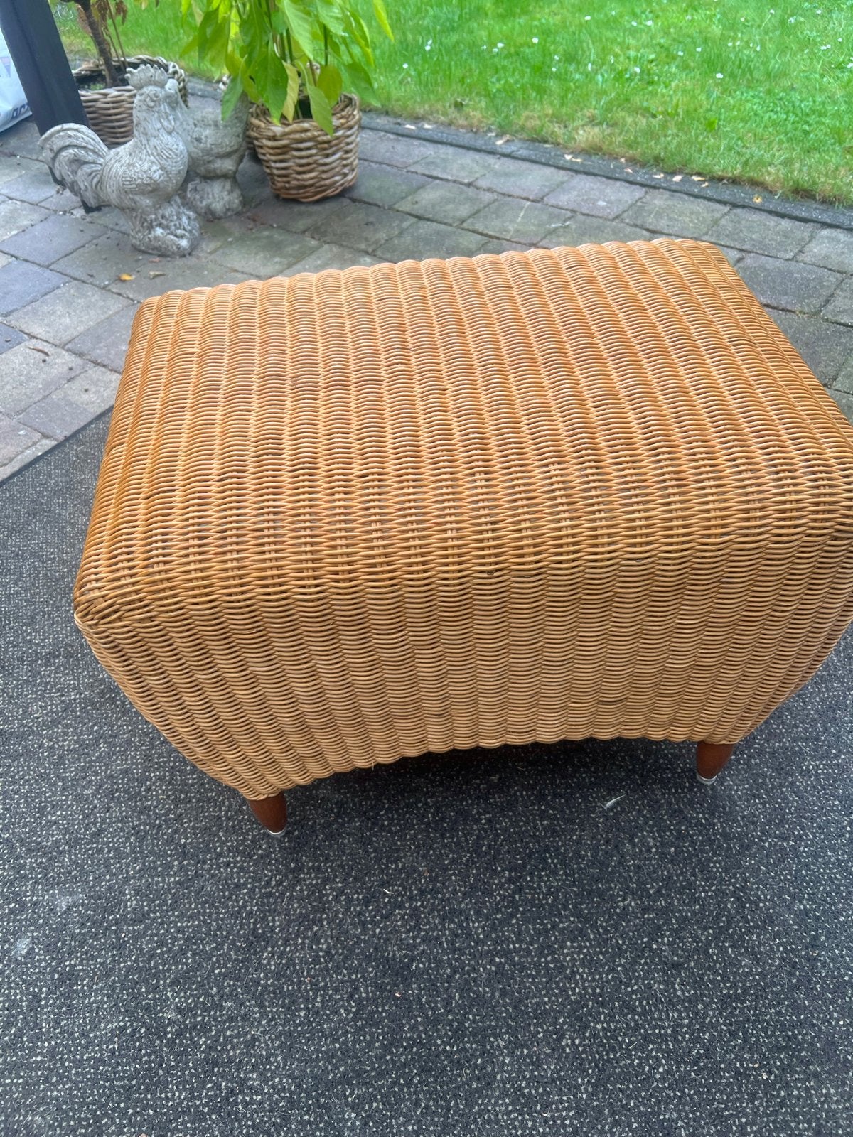 Rotan poef/voetenbankje - Zo goed als nieuw, Vierkant, Riet of Rotan, Ophalen of Verzenden, Zo goed als nieuw