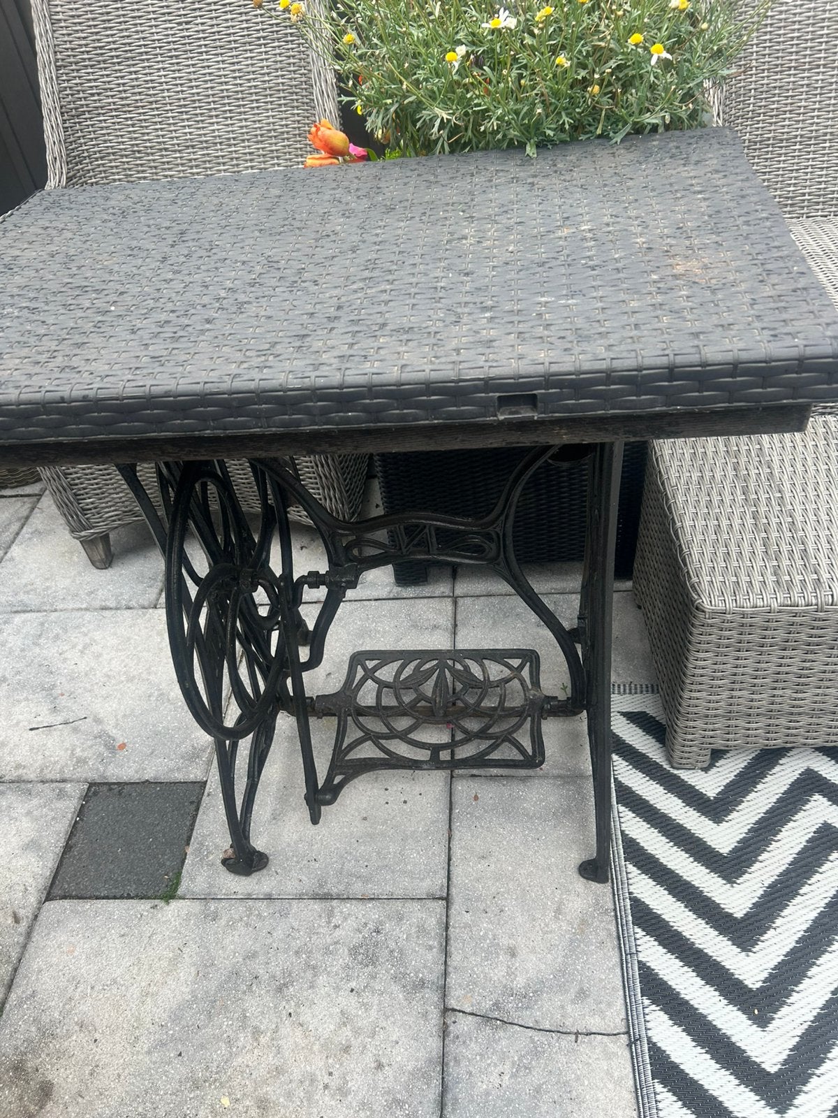 Oude Naumann naaimachine tuintafel, Ophalen, Zo goed als nieuw, Rechthoekig, Hout