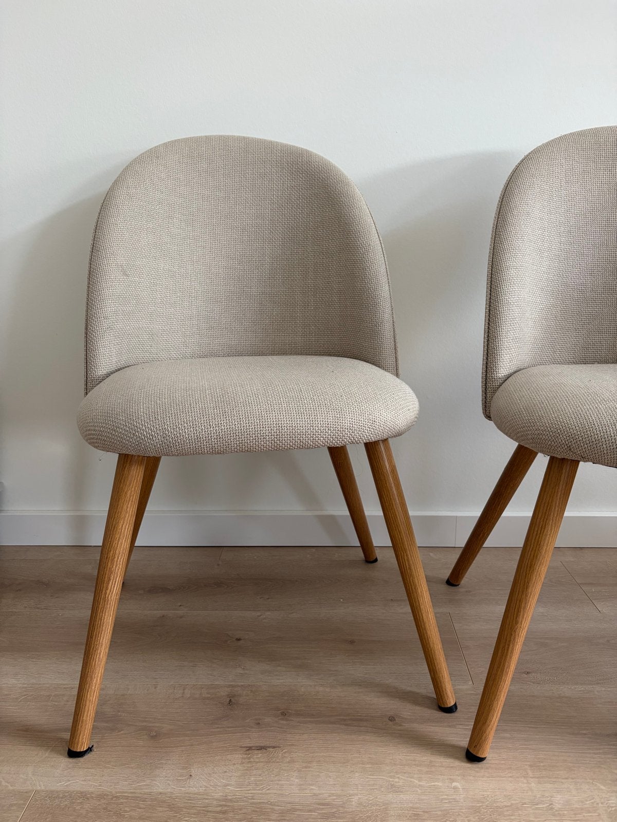 2 stuks THORUP Eetkamerstoel beige stof/naturel eiken kleur, Huis en Inrichting, Stoelen, Ophalen, Twee, Overige kleuren, Zo goed als nieuw