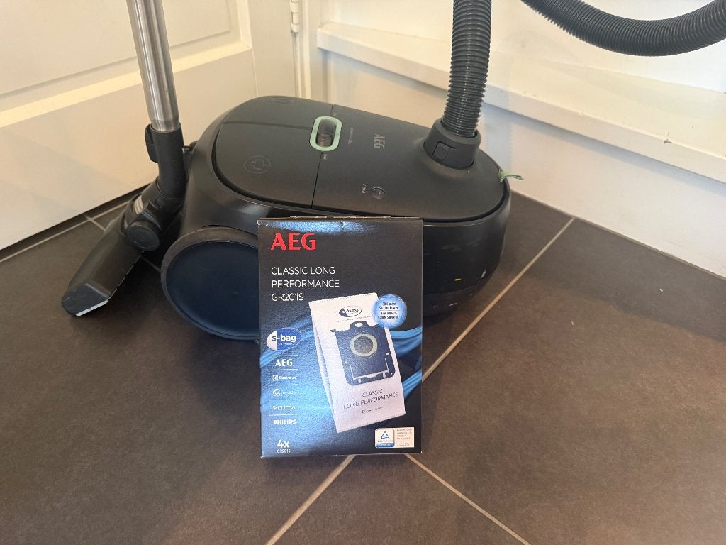 AEG Clean 6000 - compacte stofzuiger met zak, Stofzak, Gebruikt, Ophalen of Verzenden, Sledestofzuiger