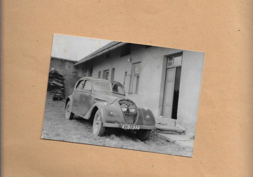 oude foto  oude auto  13.1 cm x 9.1 cm voormalig oostblok, Foto, Ophalen of Verzenden, Zo goed als nieuw, 1940 tot 1960
