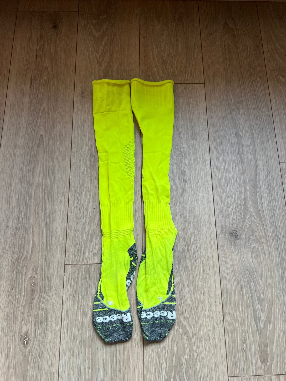 Fel gele hockeysokken - Reece - maat 41-44, Sport en Fitness, Hockey, Ophalen of Verzenden, Gebruikt, Kleding