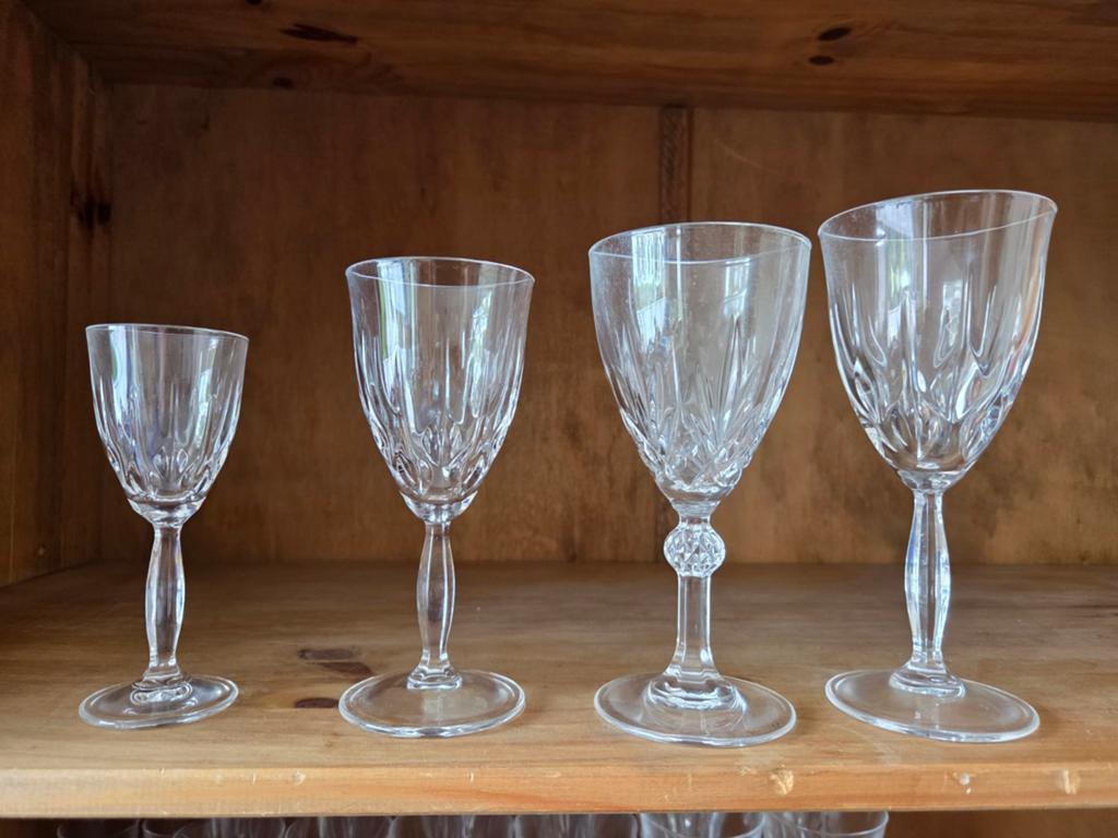 Set van 32 kristallen wijnglazen - Vintage, Antiek en Kunst, Ophalen
