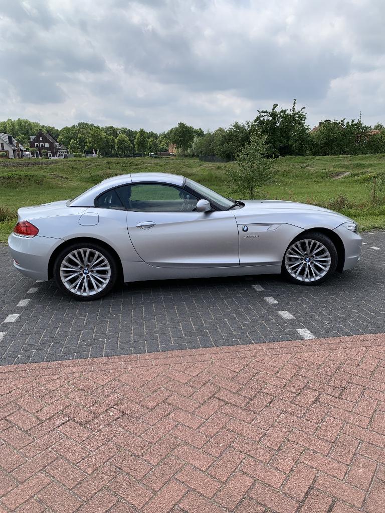 BMW Z4 2.0 Roadster 20I 2014 Grijs metallic, Auto's, Zwart, 4 cilinders, Cabriolet, 75 €/maand