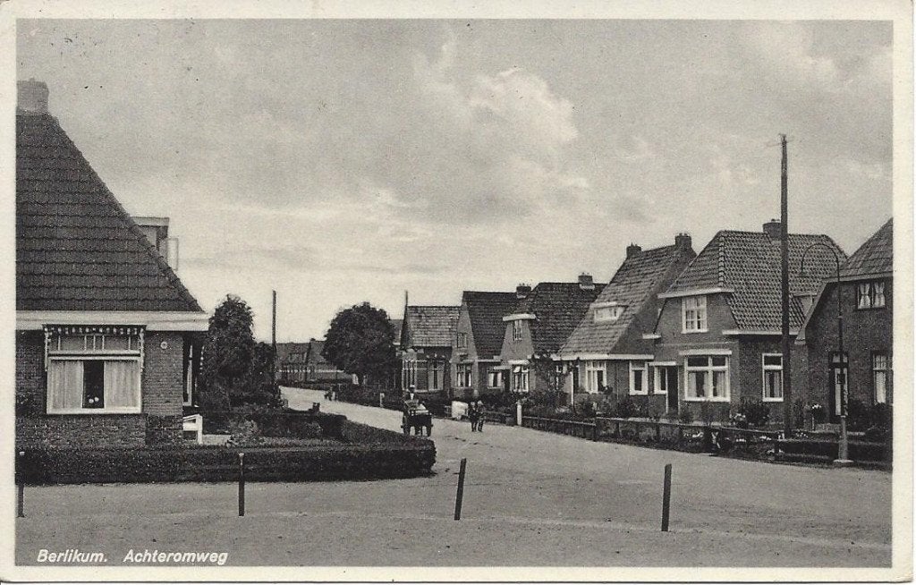 Berlikum (Frl.) Berltsum, Achteromweg, Volk, gelopen 1933, Ophalen of Verzenden, 1920 tot 1940, Gelopen, Friesland