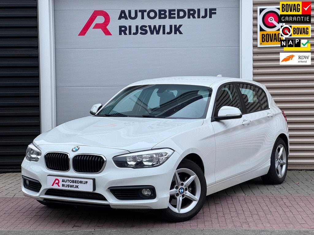 BMW 1-serie 120i Essential Camera/Navi/Keyless, Auto's, BMW, Parkeersensor, Achterwielaandrijving, Gebruikt, 4 cilinders