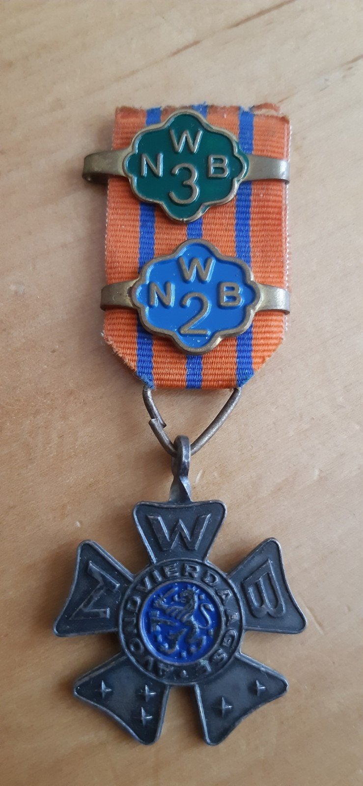 KNBLO Medaille na 1958 met Wandelbond Pins, Ophalen of Verzenden, Overige soorten, Nederland, Lintje, Medaille of Wings
