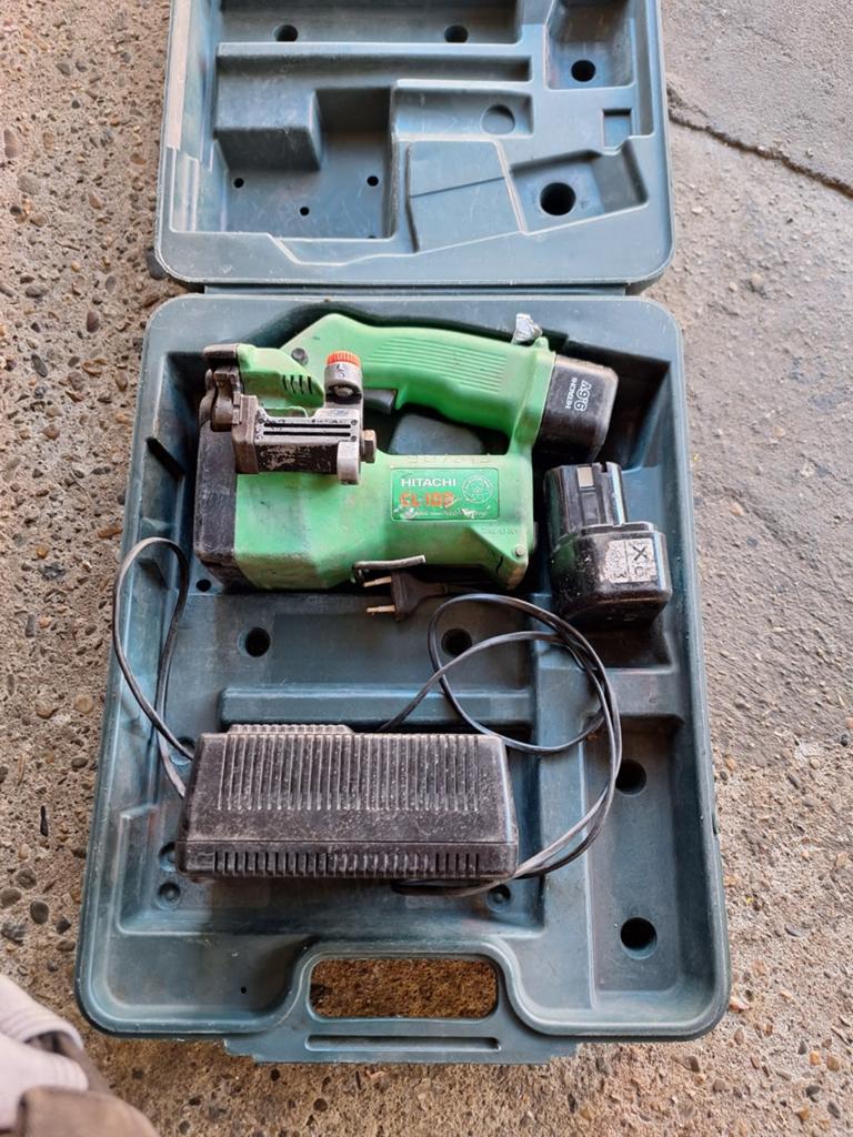 Hitachi draadeindknipper met 2 accus
Goedwerkend
Weet niet w, Ophalen of Verzenden, Gebruikt