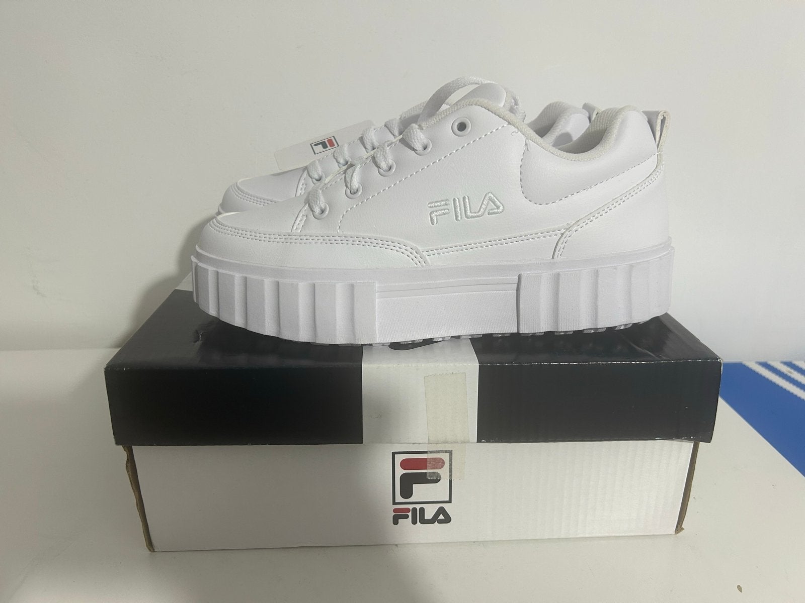 Nieuwe Fila sneakers wit - Maat 37.5, Ophalen of Verzenden, Nieuw, Wit, Sneakers of Gympen
