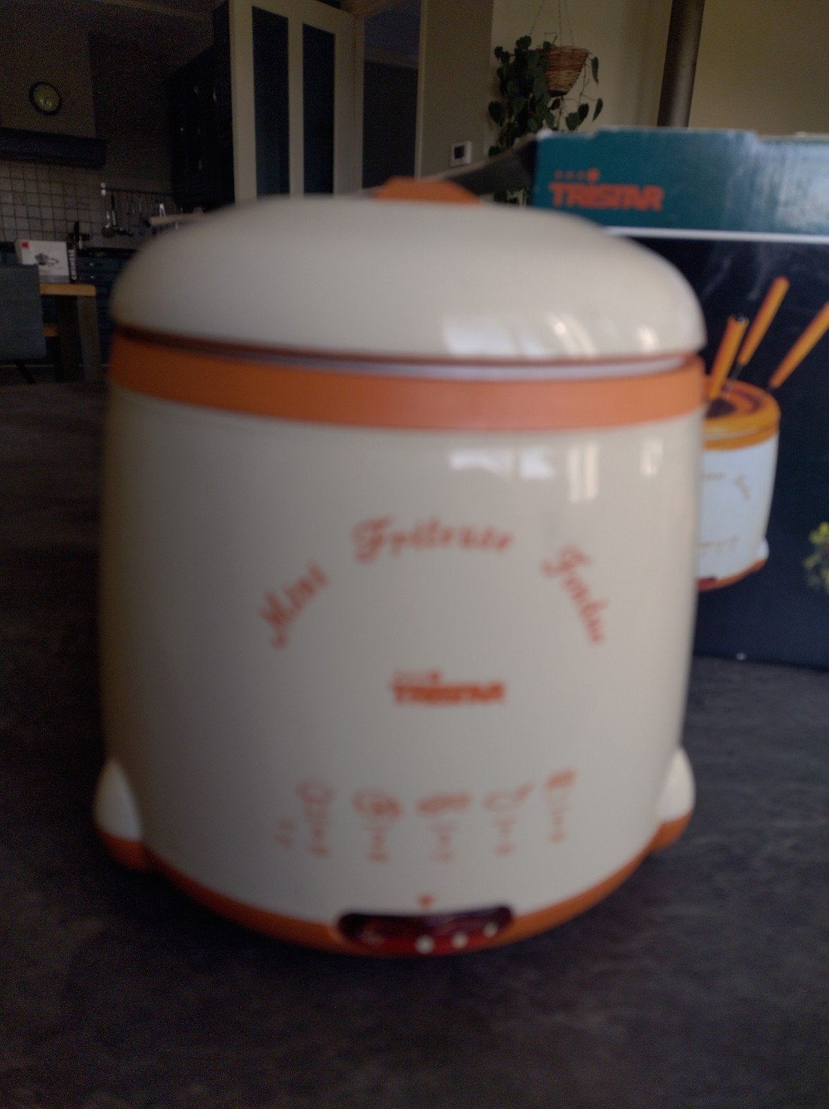 Nieuwe Tristar Mini Friteuse Fondue - Compact en Veelzijdig, Minder dan 1 liter, Ophalen of Verzenden, Nieuw, Uitneembare binnenpan