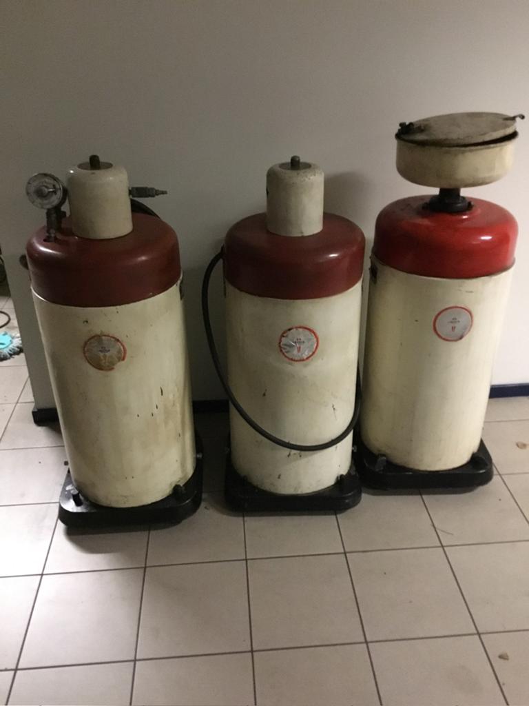 Oude gereedschap autobedrijf, Ophalen