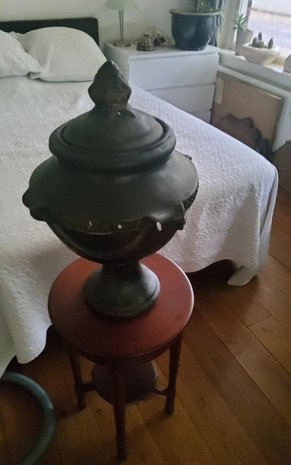 Antieke decoratieve urn/pot met deksel, Ophalen
