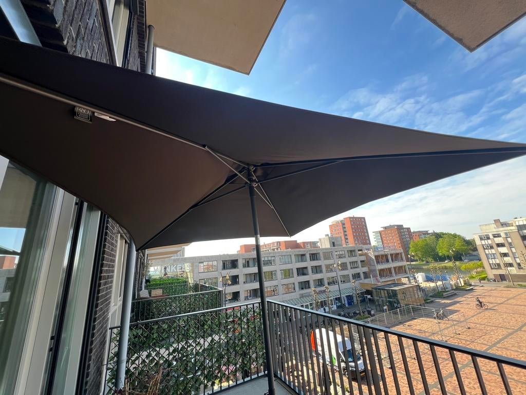 Buiten parasol 2m x 2,5m, Ophalen, Zo goed als nieuw, 250 cm tot 450 cm, Overige typen