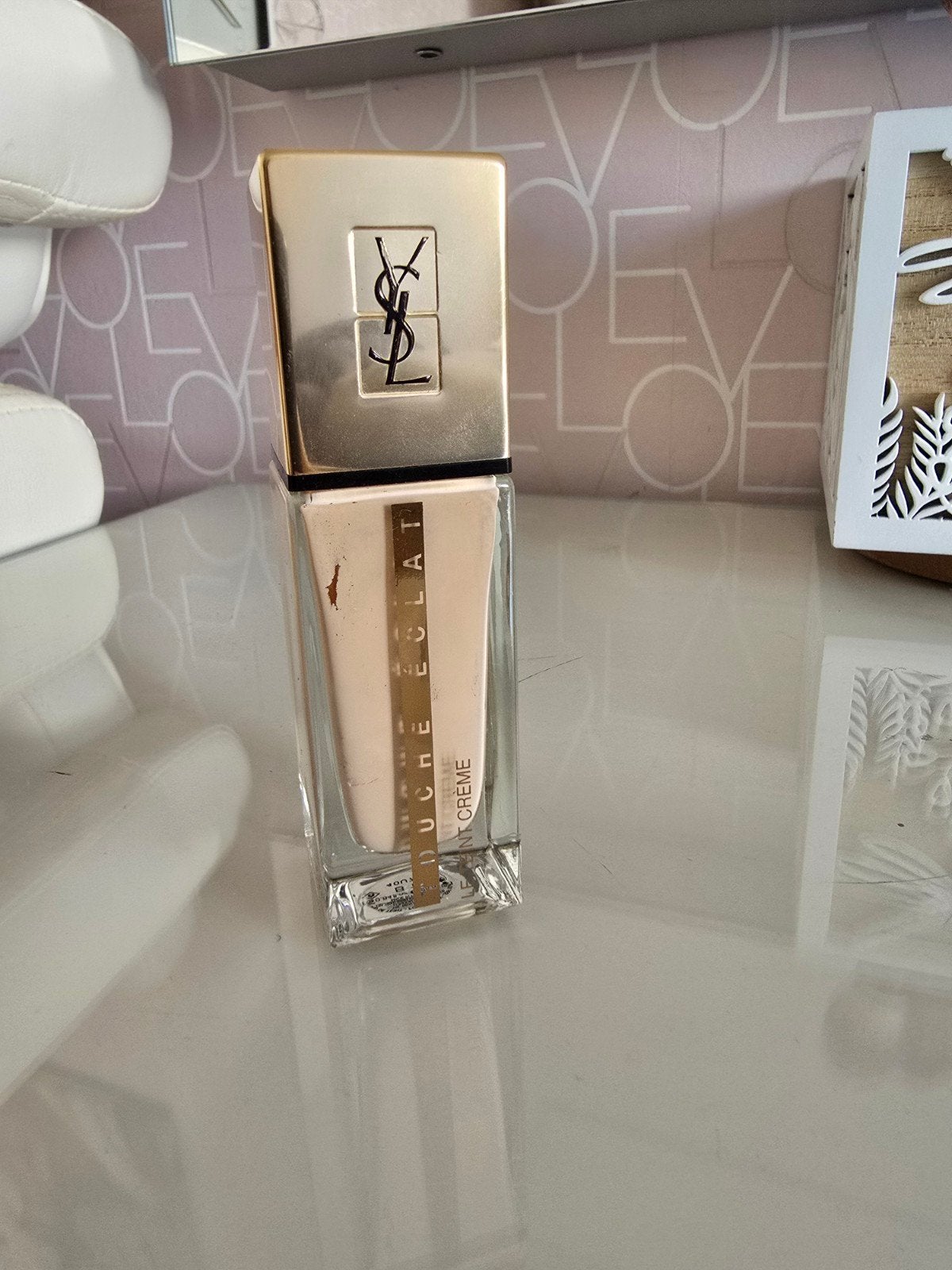 Yves Saint Laurent Touche Éclat Le Teint Foundation B10, Ophalen of Verzenden, Zo goed als nieuw, Beige, Gehele gezicht