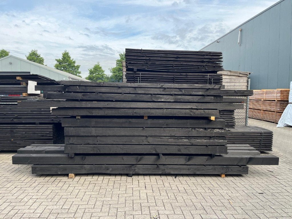 Zwarte douglas lariks palen restpartij, Ophalen, Zo goed als nieuw, 250 cm of meer, Palen