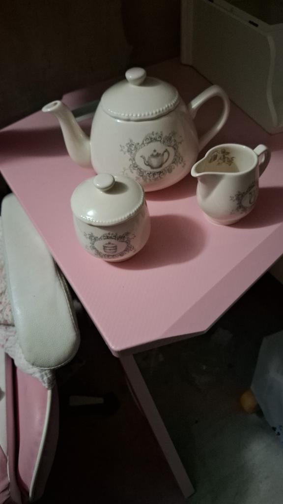 Schattig theeserviesje voor een gezellig thee-uurtje, Huis en Inrichting, Keuken | Servies, Gebruikt, Keramiek, Overige typen