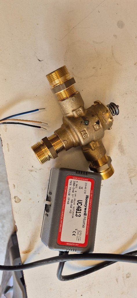 Honeywell VC4013 driewegklep + motor 230V — CV/boiler klep, Minder dan 30 cm, Cv-ketel of Combi-ketel, Nieuw, Minder dan 60 cm