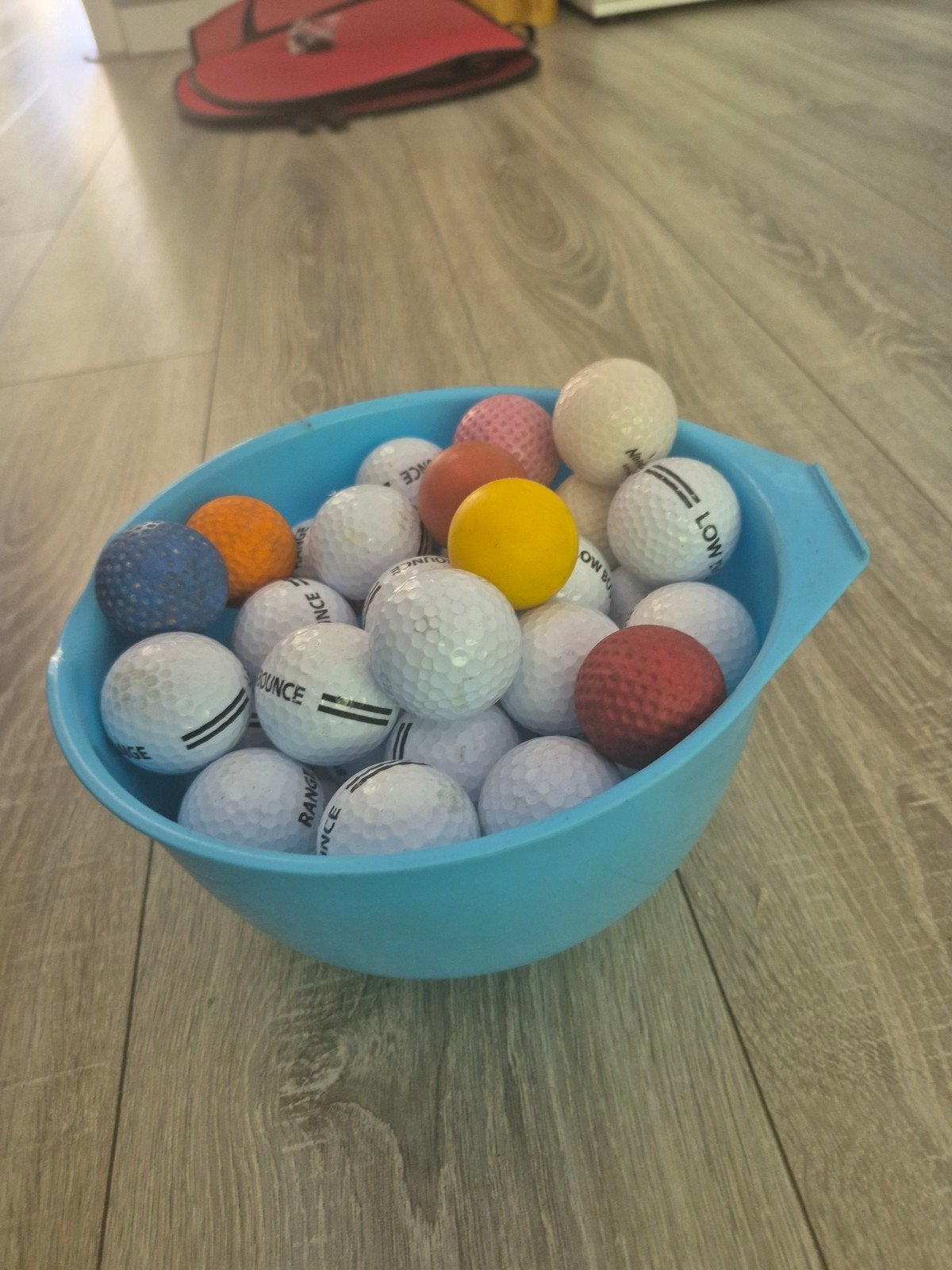 45 gebruikte golfballen - diverse merken en kleuren, Sport en Fitness, Golf, Ophalen of Verzenden, Gebruikt, Bal(len), Overige merken