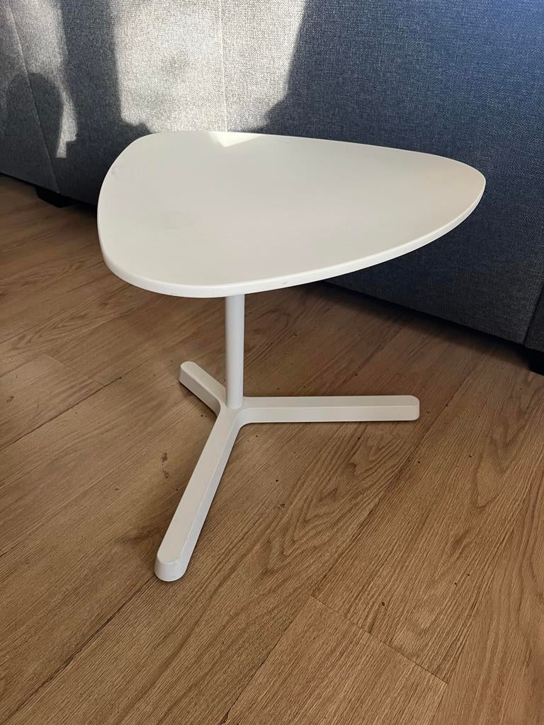 Witte bijzettafel, modern design, Gebruikt, Metaal of Aluminium, 55 tot 75 cm, Overige vormen